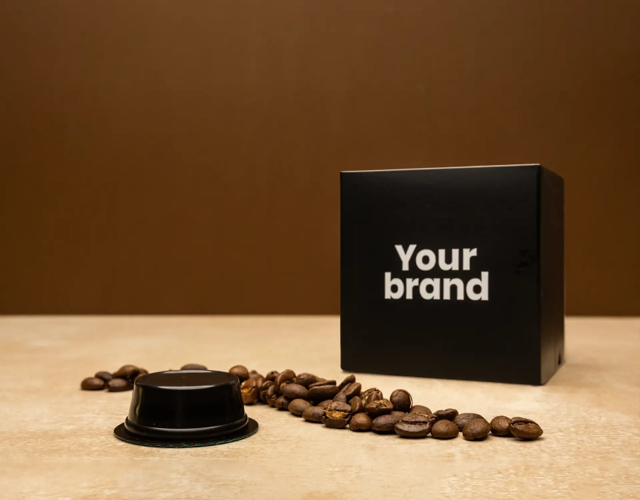 Capsula compatibile A Modo Mio con scatola personalizzabile e chicchi di caffè